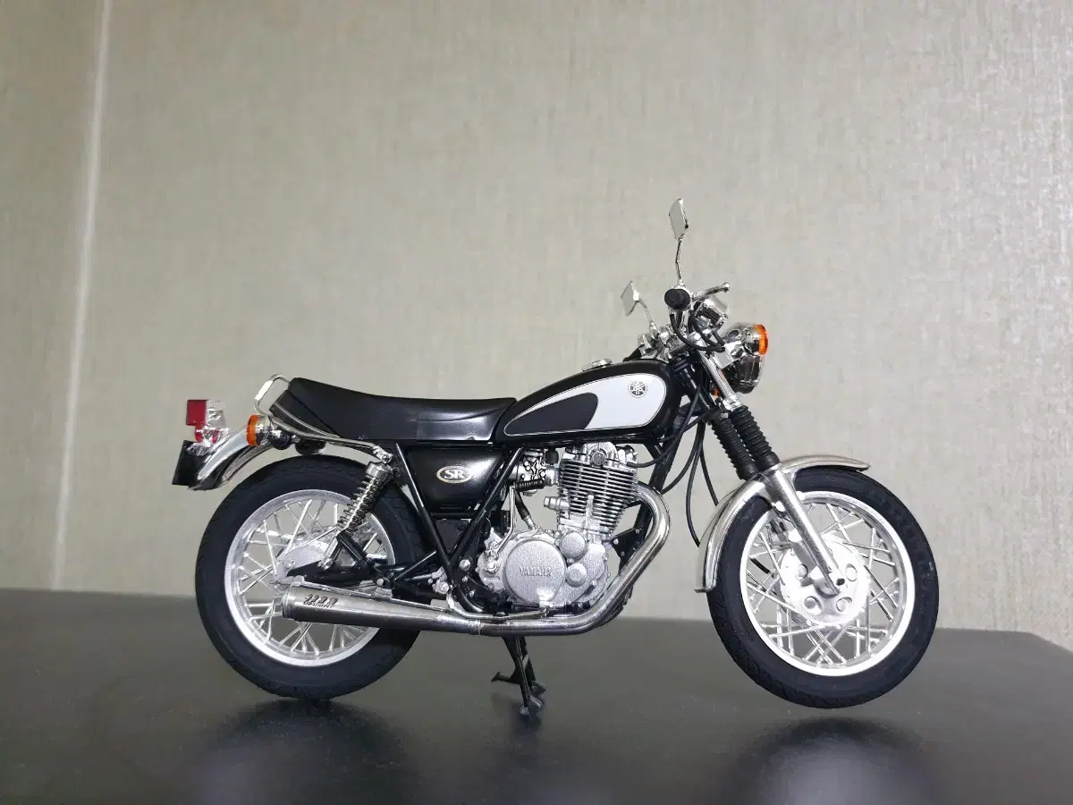 야마하 SR400 1996년식 1:12 모형 플라모델